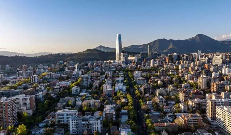 La UF y el mercado inmobiliario en 2025: oportunidades para inversionistas y compradores